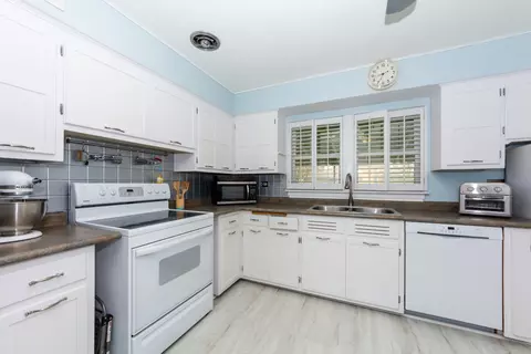 Kitchen - 2232 S 3rd Ave, North Riverside, IL 60546 photo 2 of 2