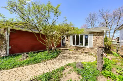 Exterior - 1023 E Lowden Ave, Wheaton, IL 60189 photo 2 of 4