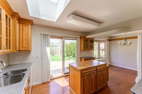 Kitchen - 1023 E Lowden Ave, Wheaton, IL 60189 photo 4 of 4