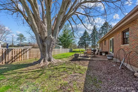 Exterior - 4716 Jeffrey St, Mchenry, IL 60051 photo 5 of 12