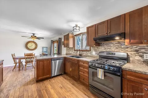 Kitchen - 4716 Jeffrey St, Mchenry, IL 60051 photo 3 of 5
