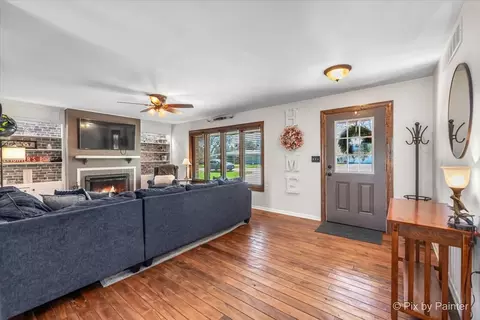 Kitchen - 4716 Jeffrey St, Mchenry, IL 60051 photo 1 of 5