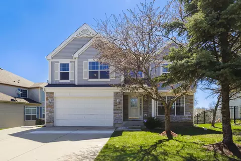 320 Emerald Dr, Streamwood, IL 60107