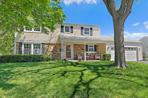 1422 Colwyn Dr, Schaumburg, IL 60194
