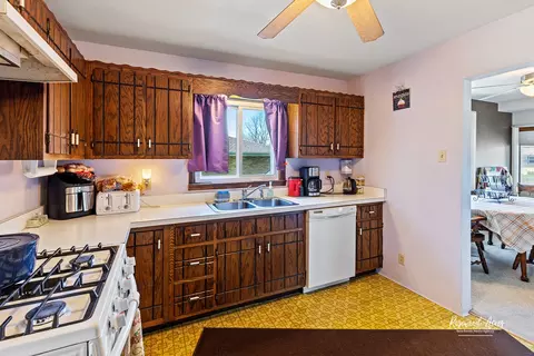 Kitchen - 522 Orchard Ln, Beecher, IL 60401 photo 2 of 2