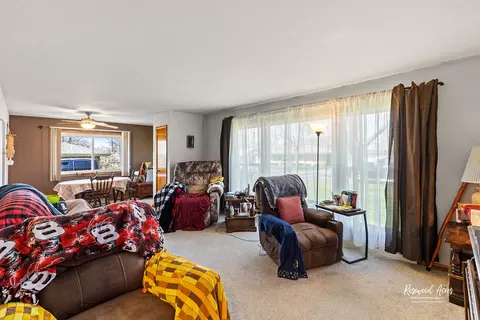 Living - 522 Orchard Ln, Beecher, IL 60401 photo 1 of 2