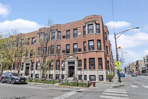 800 W George St #3, Chicago, IL 60657