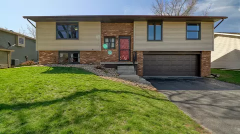 23 Cedar Ct, Bloomington, IL 61704