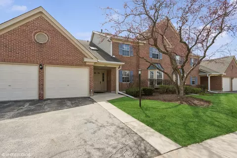 102 Stirling Ln #V1, Schaumburg, IL 60194