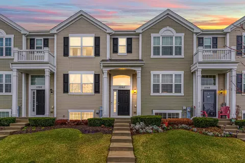 1092 Sapphire Ln, Pingree Grove, IL 60140