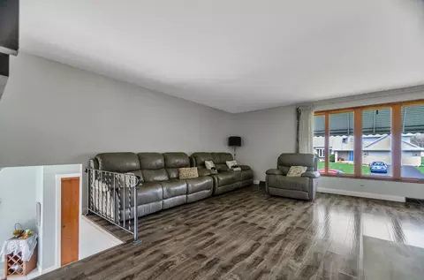 Living - 2039 E Maple St, Crete, IL 60417 photo 2 of 5