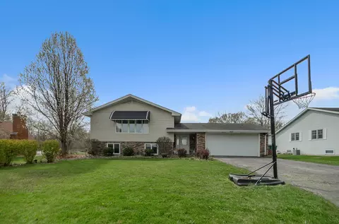 Exterior - 2039 E Maple St, Crete, IL 60417 photo 5 of 7