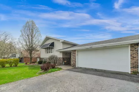 2039 E Maple St, Crete, IL 60417