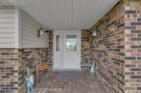Exterior - 2039 E Maple St, Crete, IL 60417 photo 2 of 7