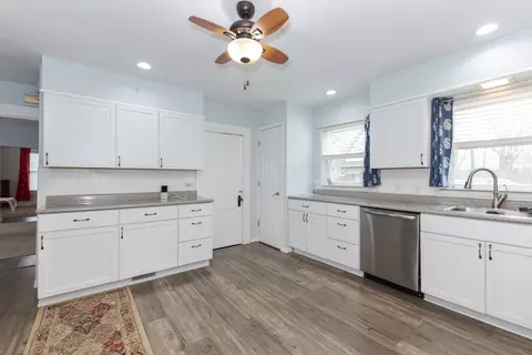 Kitchen - 715 E Lincoln St, Bloomington, IL 61701 photo 4 of 4