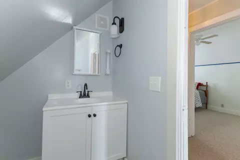 Bath - 715 E Lincoln St, Bloomington, IL 61701 photo 3 of 4
