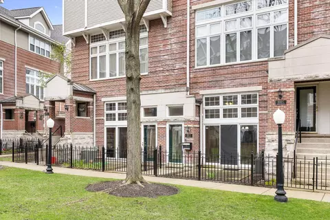 4930 S Cornell Ave #D, Chicago, IL 60615