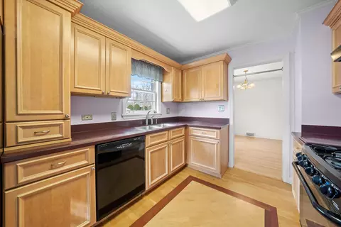 Kitchen - 1084 S Des Plaines River Rd, Des Plaines, IL 60016 photo 2 of 3