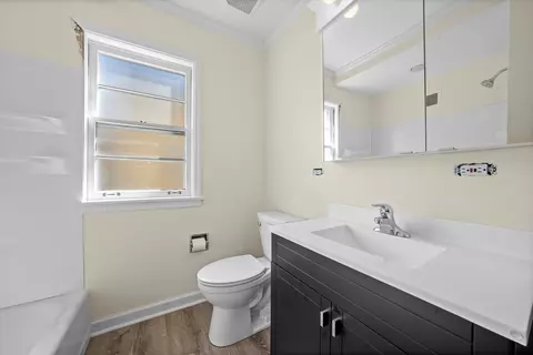 Bath - 1084 S Des Plaines River Rd, Des Plaines, IL 60016 photo 1 of 1
