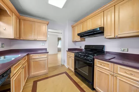 Kitchen - 1084 S Des Plaines River Rd, Des Plaines, IL 60016 photo 1 of 3