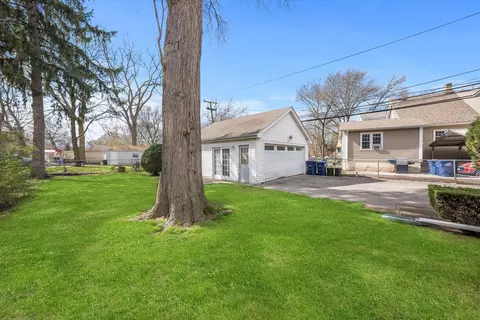 Exterior - 1084 S Des Plaines River Rd, Des Plaines, IL 60016 photo 2 of 5