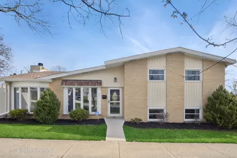 821 S Elizabeth St, Lombard, IL 60148