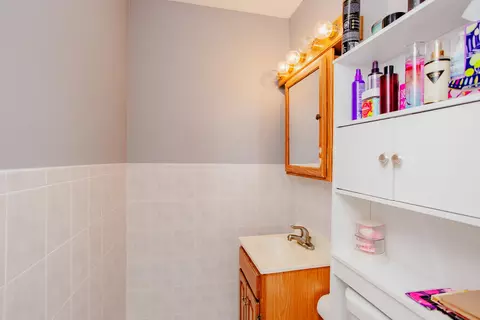 Bath - 9518 Dee Rd #2A, Des Plaines, IL 60016 photo 2 of 2