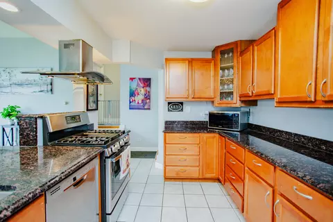 Kitchen - 9518 Dee Rd #2A, Des Plaines, IL 60016 photo 3 of 5