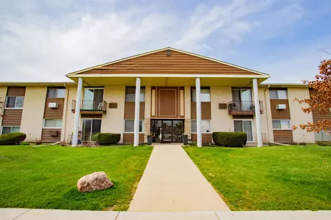 9518 Dee Rd #2A, Des Plaines, IL 60016