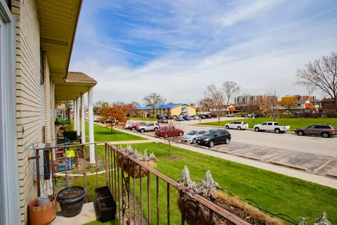 View/Area - 9518 Dee Rd #2A, Des Plaines, IL 60016 photo 1 of 1