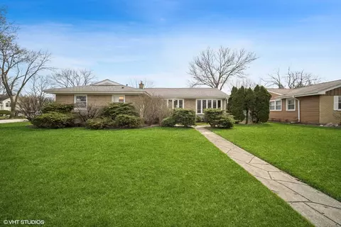 1929 N Birchwood Ln, Arlington Heights, IL 60004