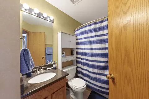 Bath - 2702 Canyon Dr, Plainfield, IL 60586 photo 1 of 2
