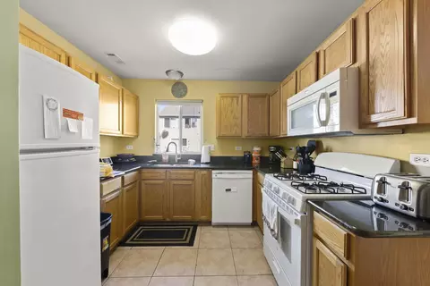 Kitchen - 2702 Canyon Dr, Plainfield, IL 60586 photo 1 of 3