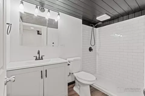Bath - 639 Edgebrook Ter, Elgin, IL 60120 photo 2 of 2