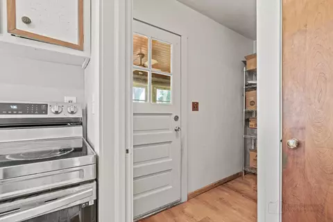 Kitchen - 639 Edgebrook Ter, Elgin, IL 60120 photo 3 of 4