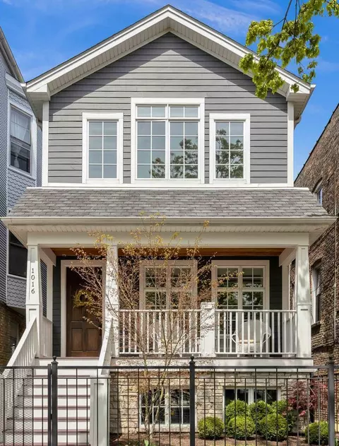 1016 W Wellington Ave, Chicago, IL 60657