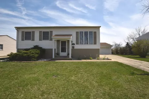 209 Ridge Cir, Streamwood, IL 60107