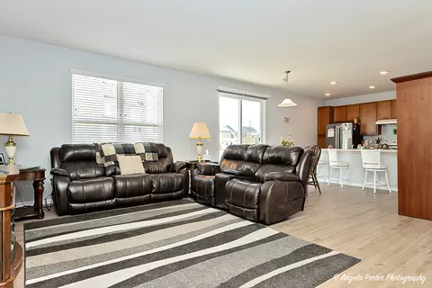 Living - 2406 Truman Trl, Mchenry, IL 60050 photo 2 of 5