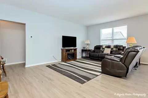 Living - 2406 Truman Trl, Mchenry, IL 60050 photo 4 of 5