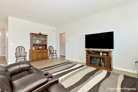 Living - 2406 Truman Trl, Mchenry, IL 60050 photo 3 of 5