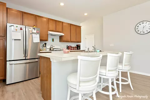 Kitchen - 2406 Truman Trl, Mchenry, IL 60050 photo 2 of 4