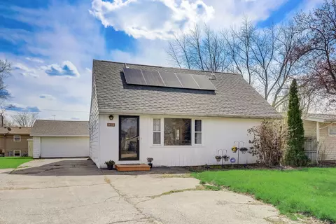 915 Diana Ct, Round Lake Beach, IL 60073