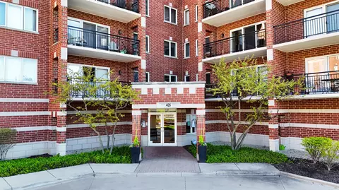 405 W Front St #409, Wheaton, IL 60187