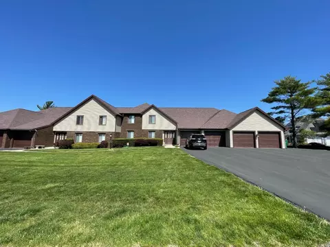 5 Greenbriar Dr #7, Mattoon, IL 61938