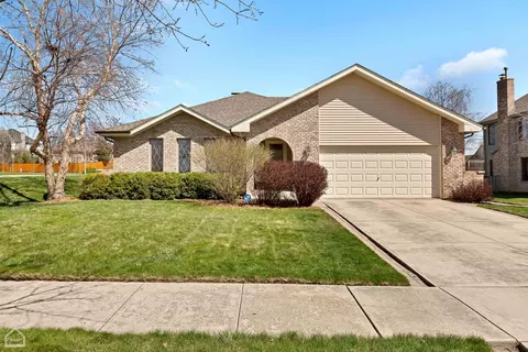 8001 Chesterton Dr, Woodridge, IL 60517