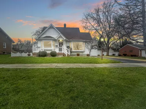1366 Park St, Crete, IL 60417