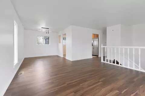 Living - 2010 Carleton Rd, Hoffman Estates, IL 60169 photo 2 of 3