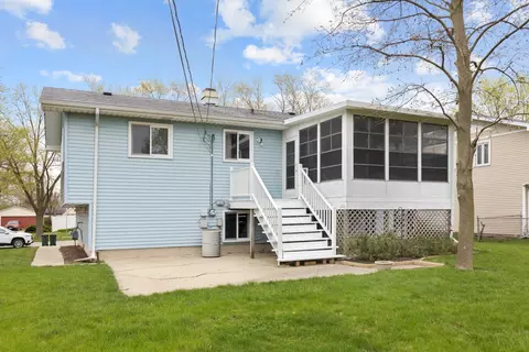Exterior - 2010 Carleton Rd, Hoffman Estates, IL 60169 photo 3 of 5