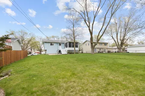 Exterior - 2010 Carleton Rd, Hoffman Estates, IL 60169 photo 5 of 5