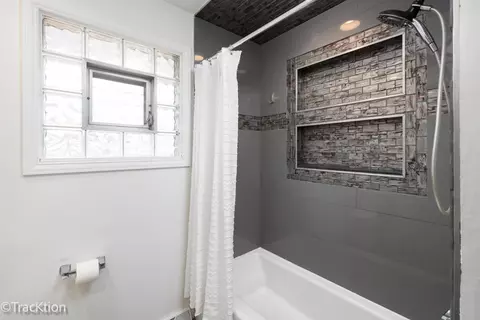 338 67th St, Willowbrook, IL 60527 photo 10